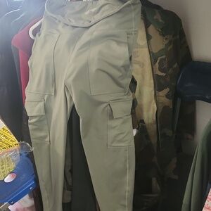 Old Navy Active Wear. XL  Olive Green Cargo Pant.
